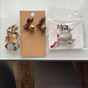 Festive Holiday Bundle…2 Brooches and 1 pair of earrings!